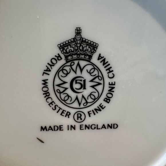 Royal Winchester Saturday’s Child Cup Fine Bone China VTG - Picture 7 of 9